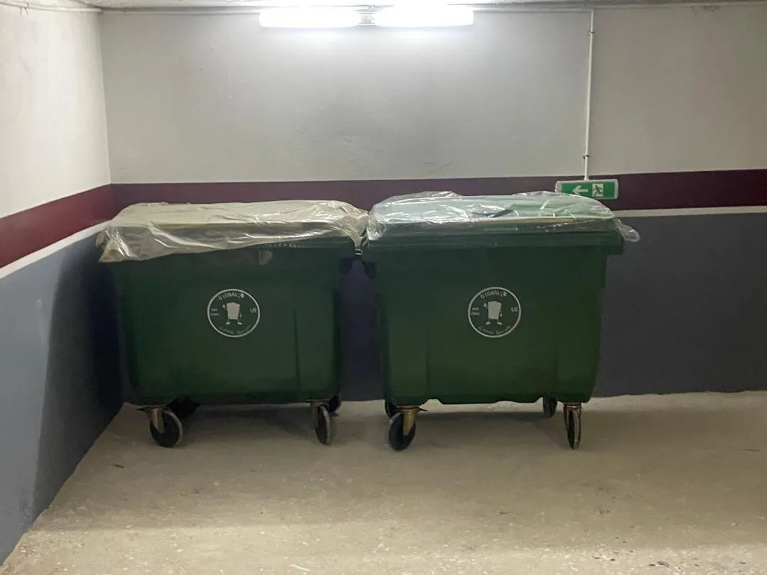 Conteneurs installés au sous-sol d'un immeuble